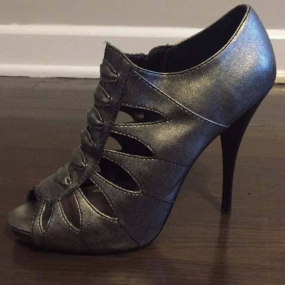 Heels - Picture 6 of 7